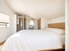 Estate Agents Picture 3