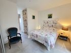 Estate Agents Picture 3