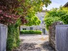 Estate Agents Picture 3