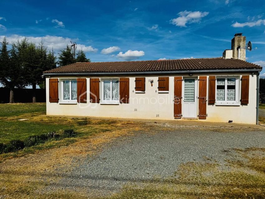 Image Façade à  maison de village de Salles-de-Villefagnan