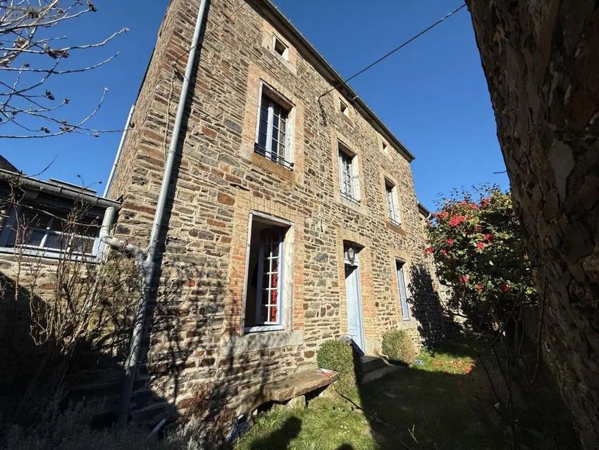 Image Façade à  maison individuelle de Dol-de-Bretagne