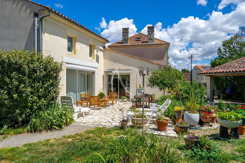 Image Façade à  manoir de Aumagne