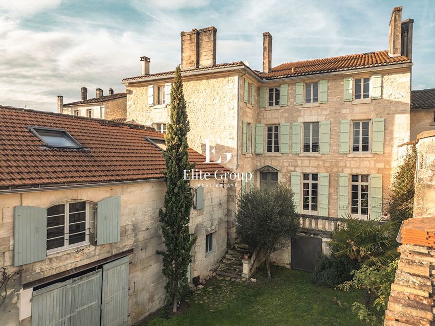 Image Façade à  maison mitoyenne de Châteauneuf-sur-Charente