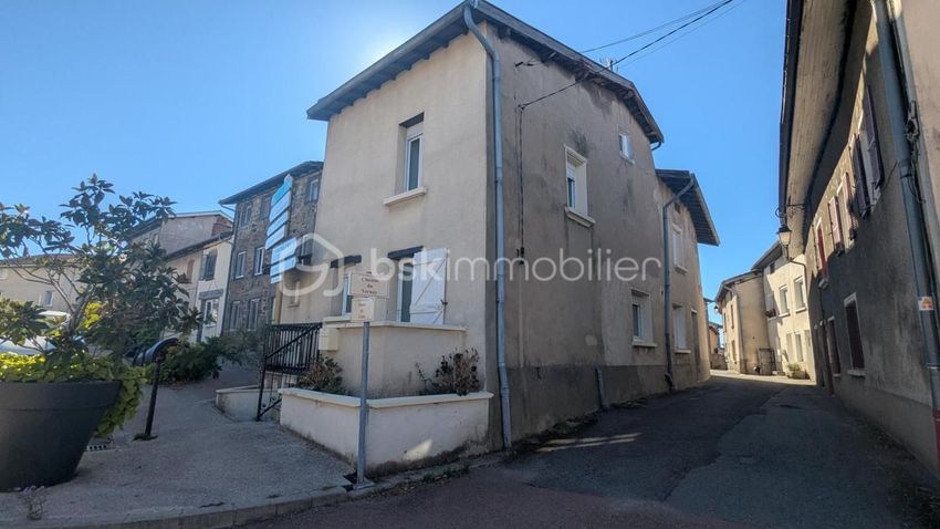 Image Façade à  maison de village de Saint-Martin-Lestra