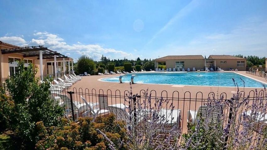 Image Piscine à  maison mitoyenne de Aubignan