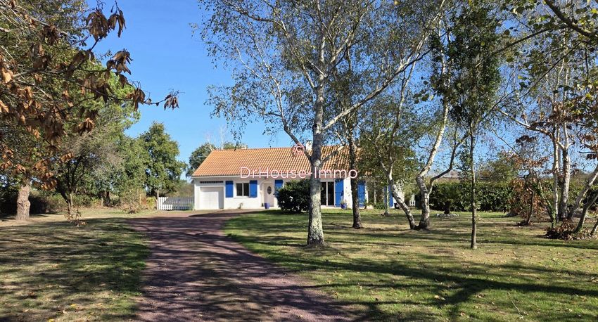 Image Façade à  villa de Saint-Michel-Chef-Chef