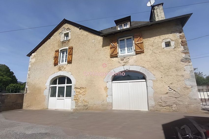 Image Façade à  villa de Buzy