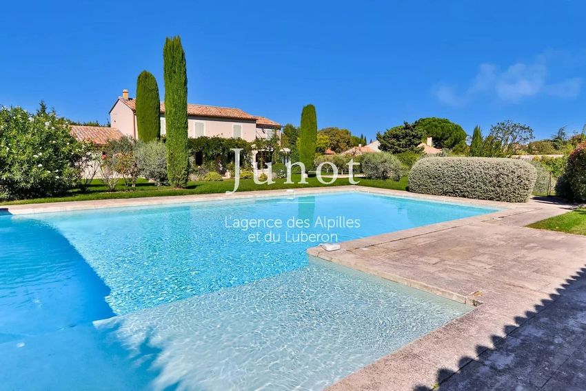Image Piscine à  maison traditionnelle de Saint-Rémy-de-Provence