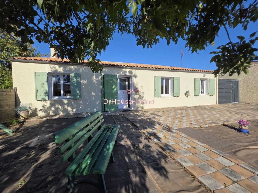 Image Façade à  villa de Esnandes