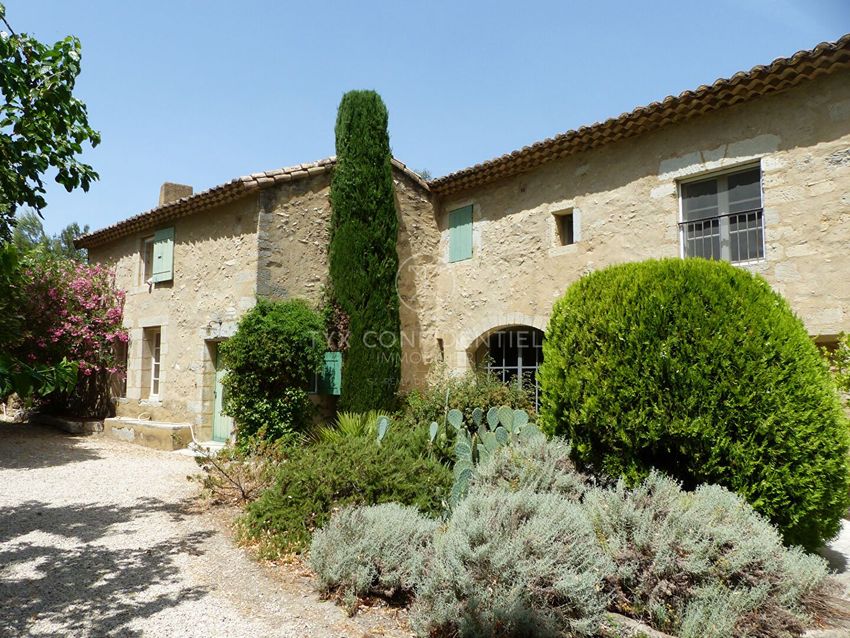 Image Façade à  manoir de Barbentane