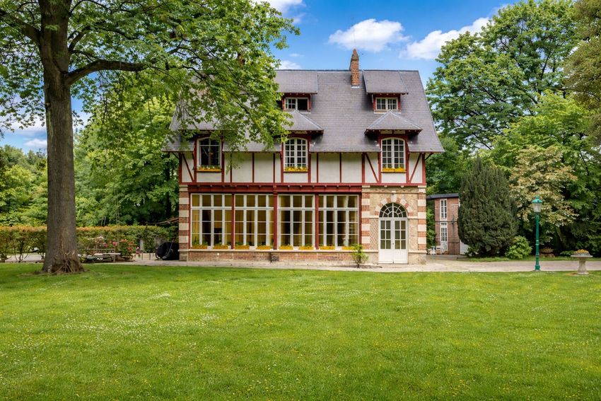 Image Façade à  manoir de Montévrain