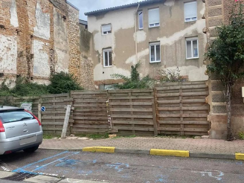 Image de terrain à Saint-Laurent-sur-Saône