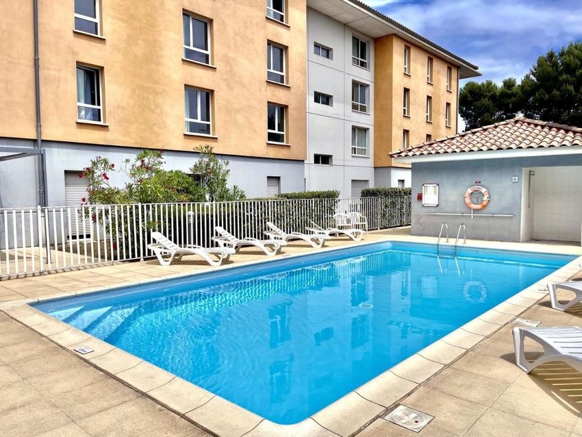 Image Piscine à appartement de 14 Route de Villemoustaussou