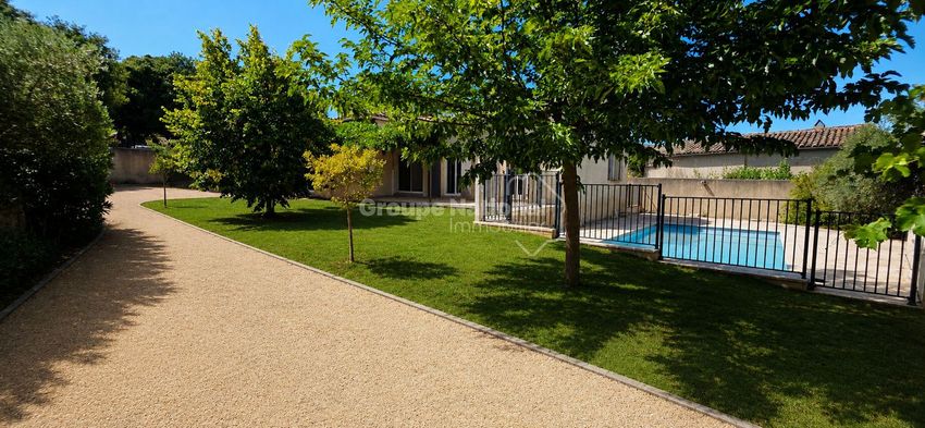 Image Piscine à  maison individuelle de Sabran