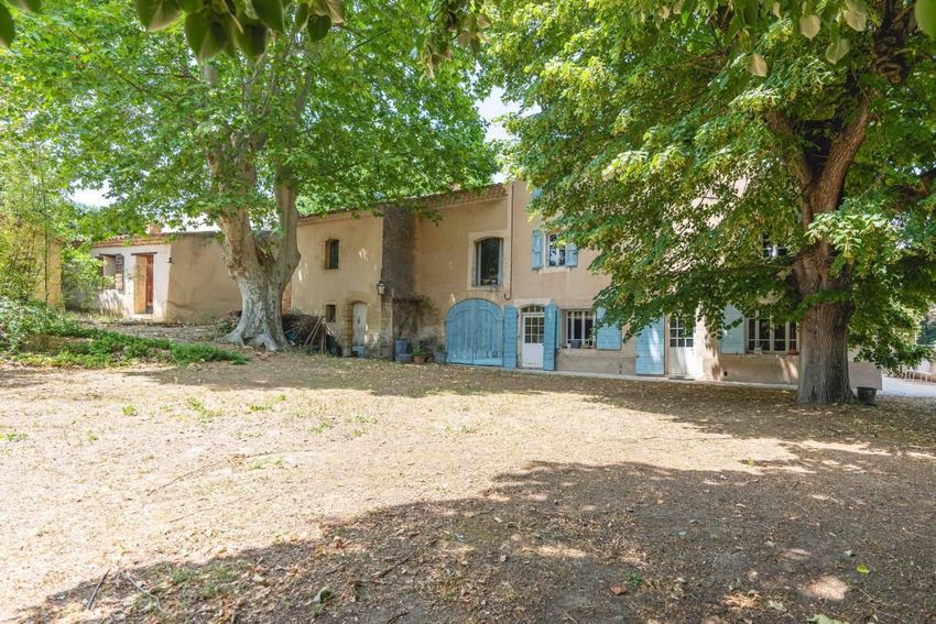 Image Façade à  maison individuelle de La Tour-d'Aigues