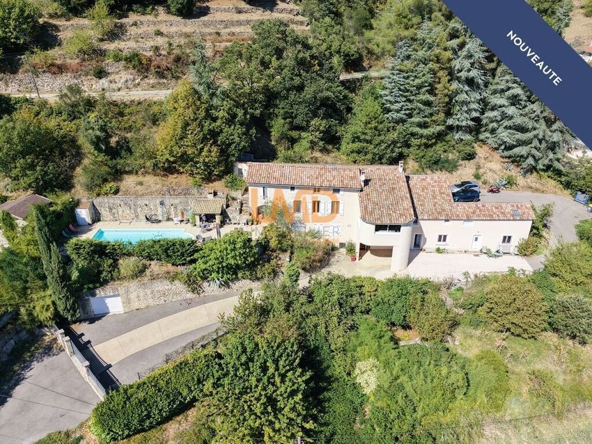Image Vue à  propriété agricole de Vals-les-Bains