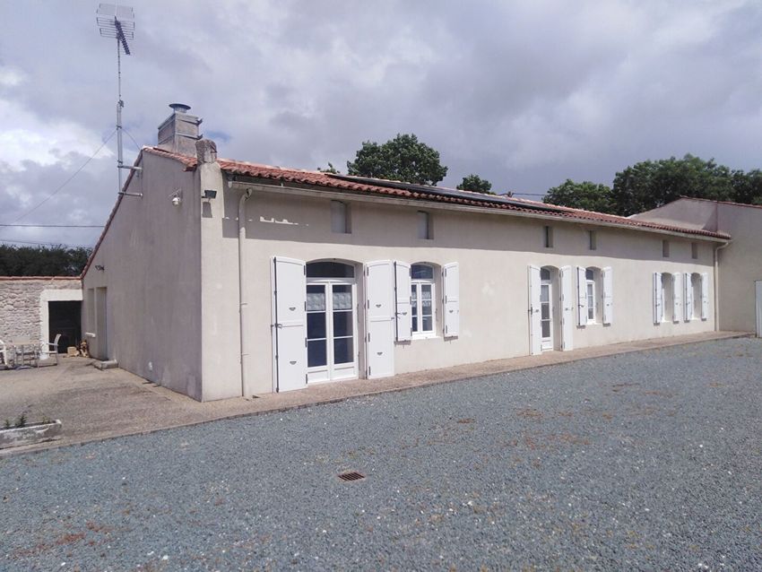 Image Façade à  maison individuelle de La Gripperie-Saint-Symphorien