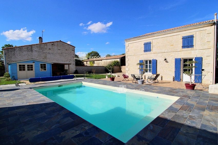 Image Piscine à  maison individuelle de Marigny