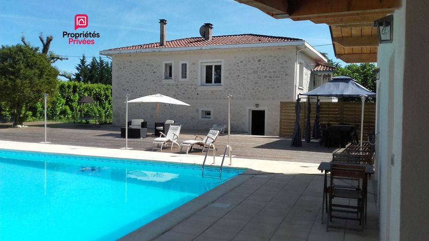 Image Piscine à  maison individuelle de Laroque-Timbaut