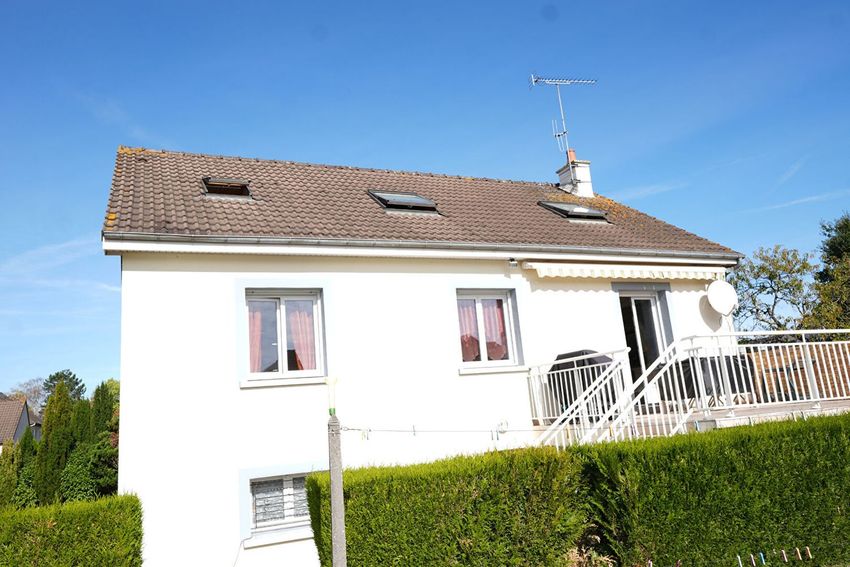Image Façade à  maison individuelle de L'Huisserie