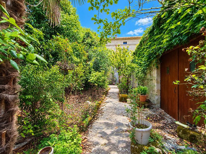 Image Jardin à  maison individuelle de Brie-sous-Matha