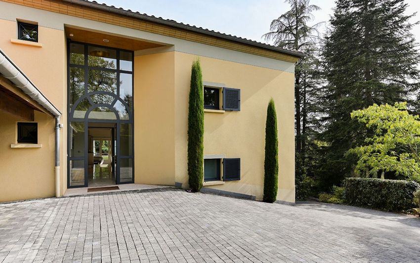 Image Façade à  villa de Charbonnières-les-Bains