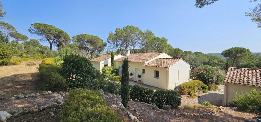 Image Façade à  villa de Bagnols-en-Forêt