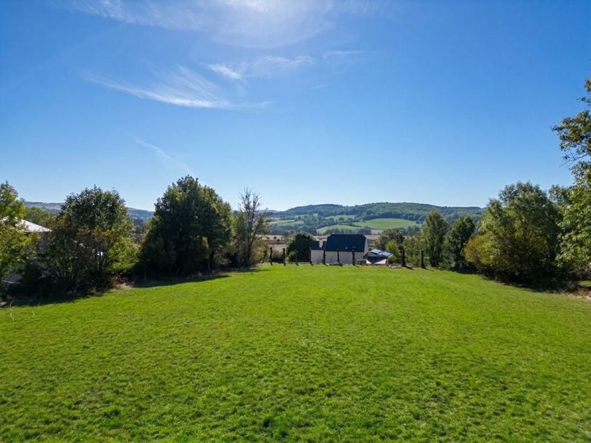 Image Vue à terrain de Saint-Chély-d'Aubrac