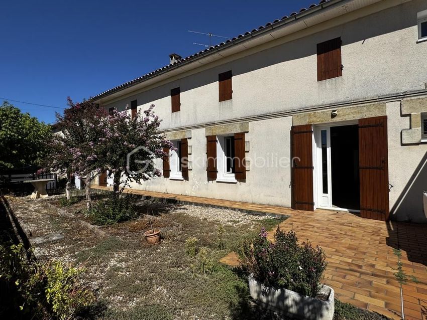 Image Façade à  maison de village de Les Peintures