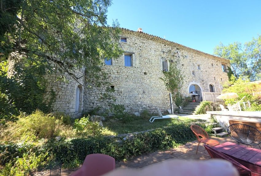 Image Façade à  maison individuelle de Saint-Auban-sur-l'Ouvèze