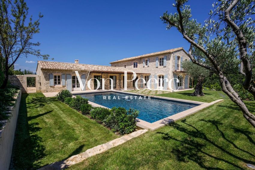 Image Piscine à  maison traditionnelle de Eygalières