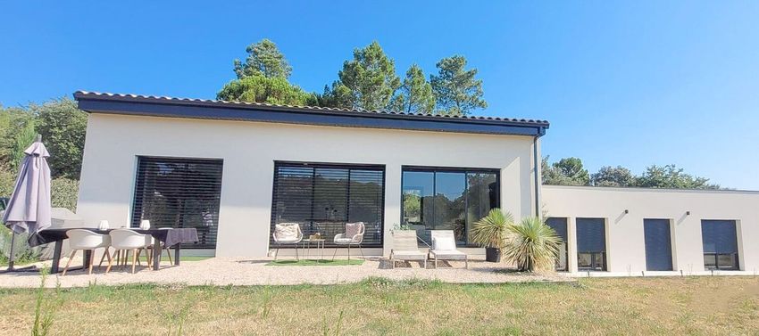 Image Façade à  villa de Suze-la-Rousse