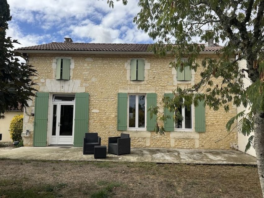Image Façade à  maison individuelle de Chantillac