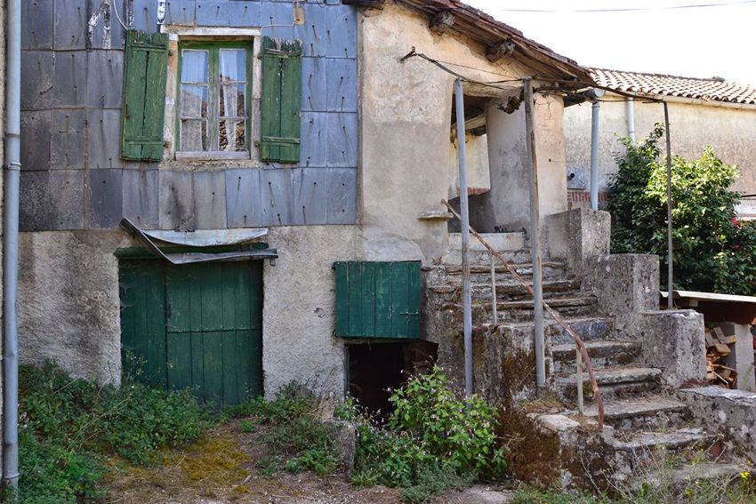 Image Façade à  maison mitoyenne de Courniou