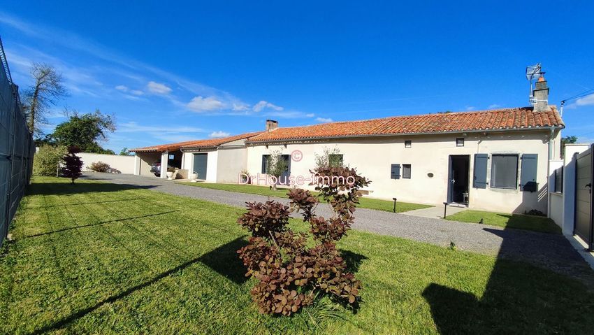 Image Façade à  villa de Luchapt