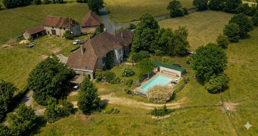 Image de  maison individuelle à Saint-Priest-Ligoure