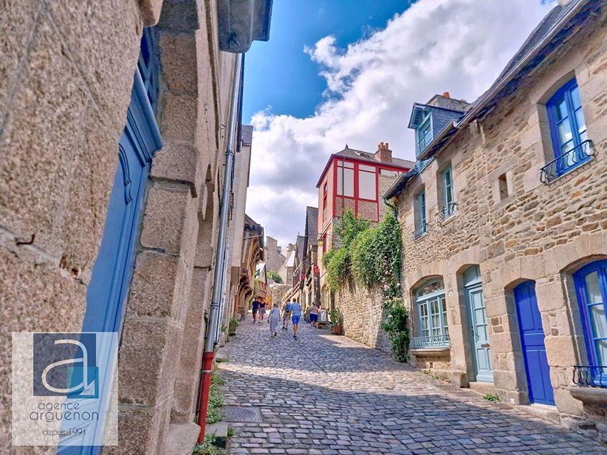 Image Façade à  maison mitoyenne de Dinan