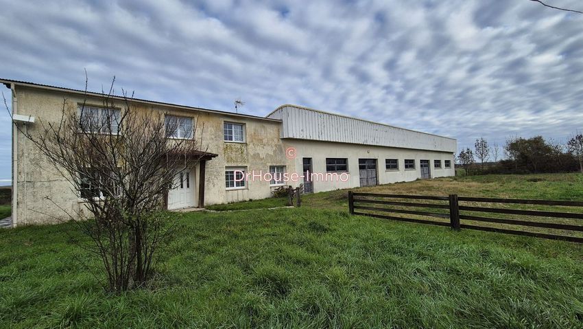 Image Façade à  villa de Grues