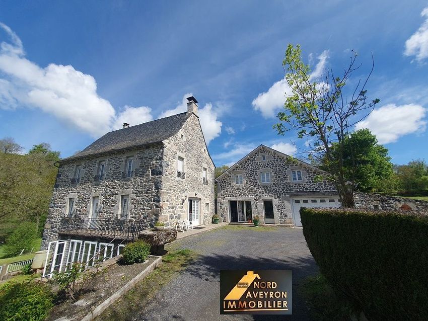 Image Façade à  maison individuelle de Laguiole