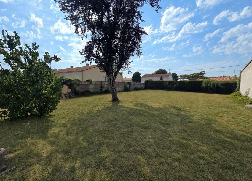 Image de terrain à Montréverd