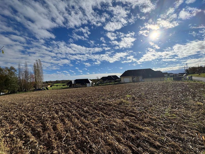 Image Vue à terrain de Odos