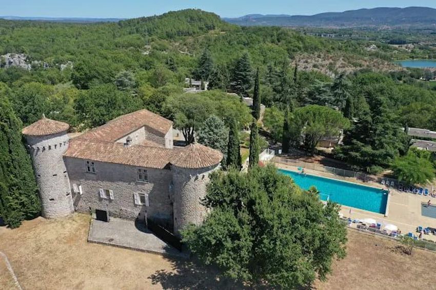 Image Piscine à appartement de Berrias-et-Casteljau
