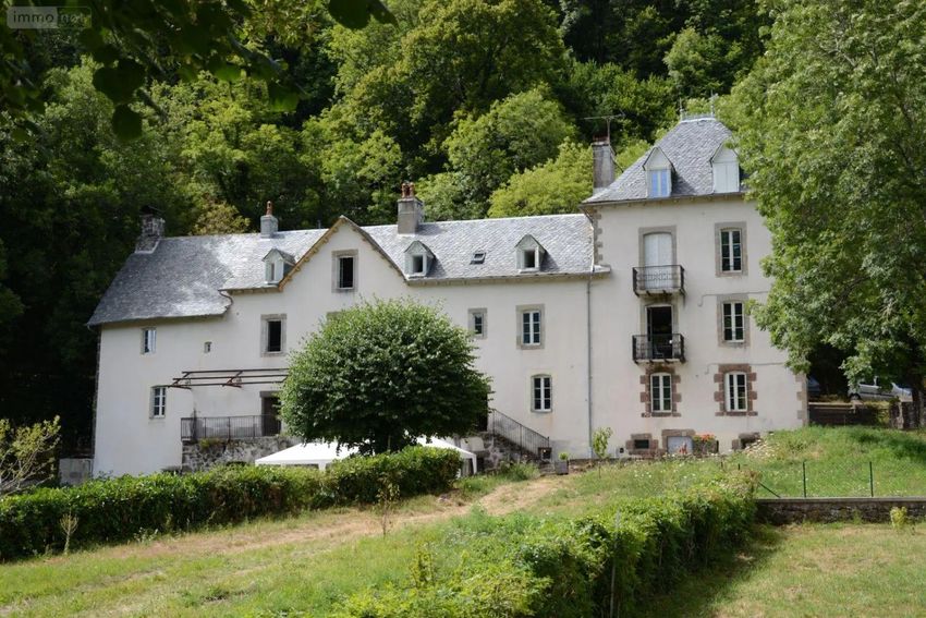 Image Façade à  maison individuelle de Saint-Cirgues-de-Jordanne