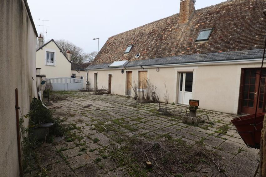 Image Façade à  maison de village de Savigné-sur-Lathan