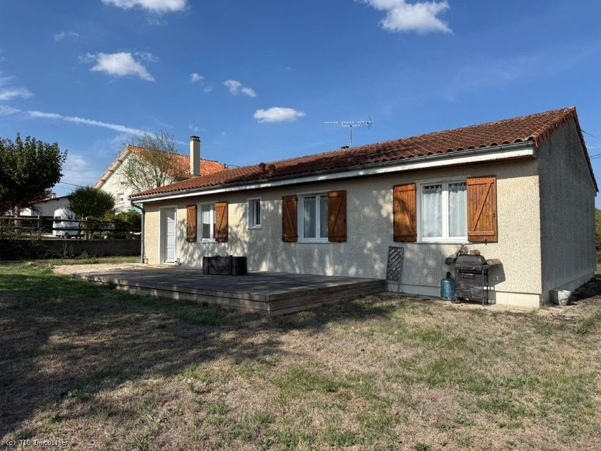 Image Façade à  maison individuelle de Charroux