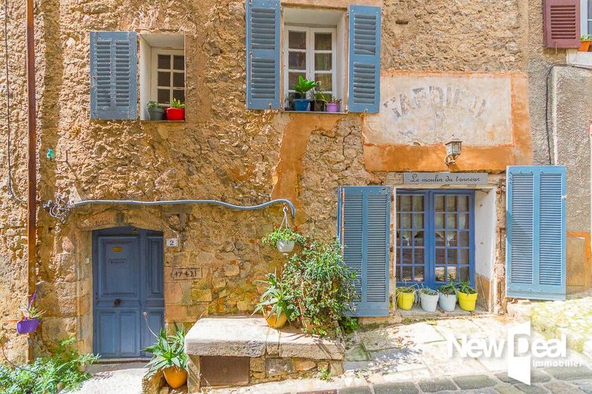 Image Façade à  maison de village de Seillans