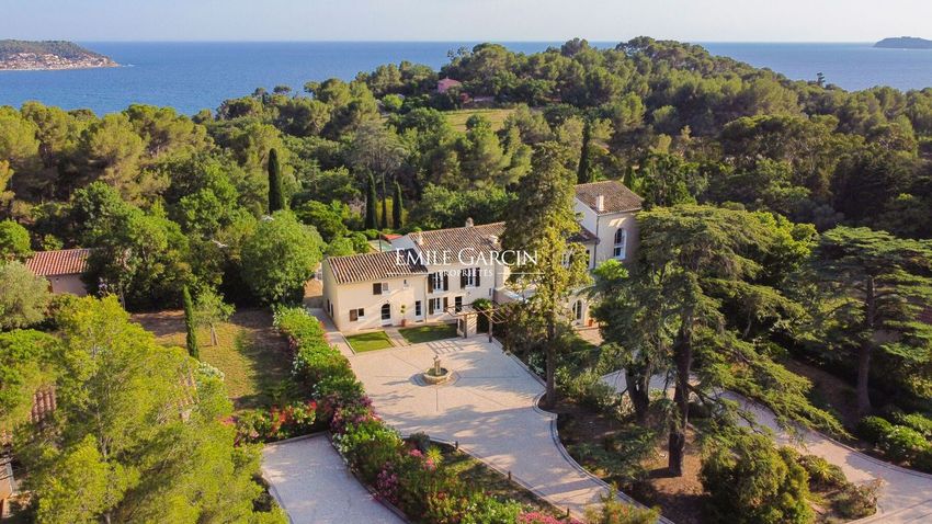 Image Façade à  manoir de Le Pradet