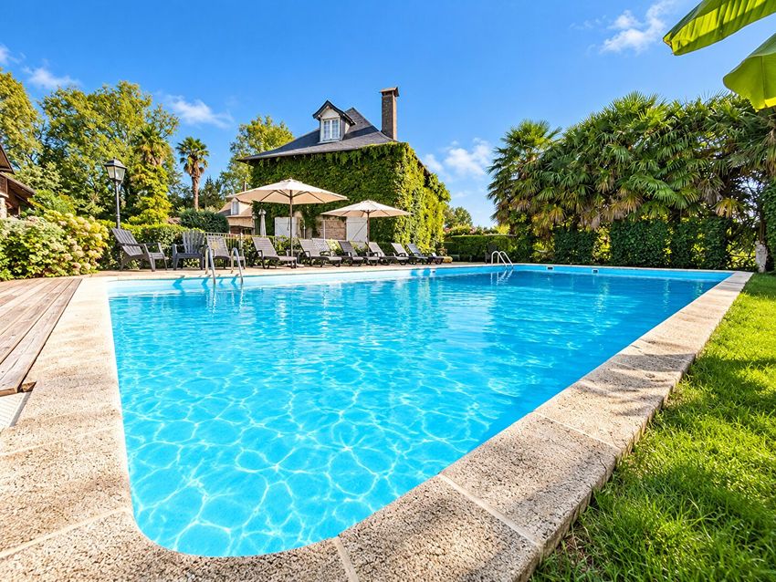 Image Piscine à  maison individuelle de Nay