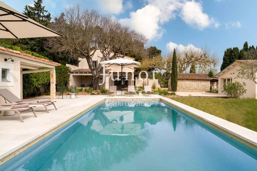 Image Piscine à  maison traditionnelle de Paradou