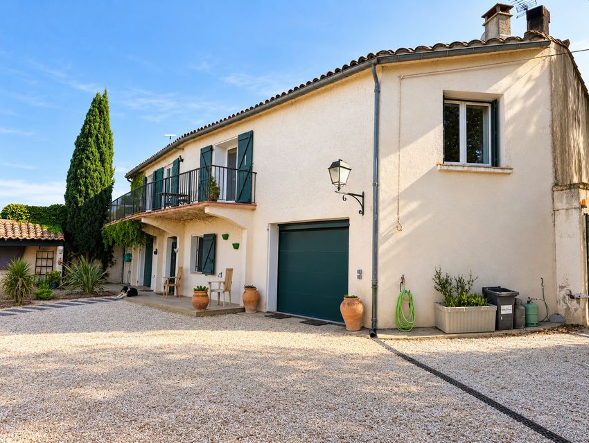 Image Façade à  maison de village de Preixan